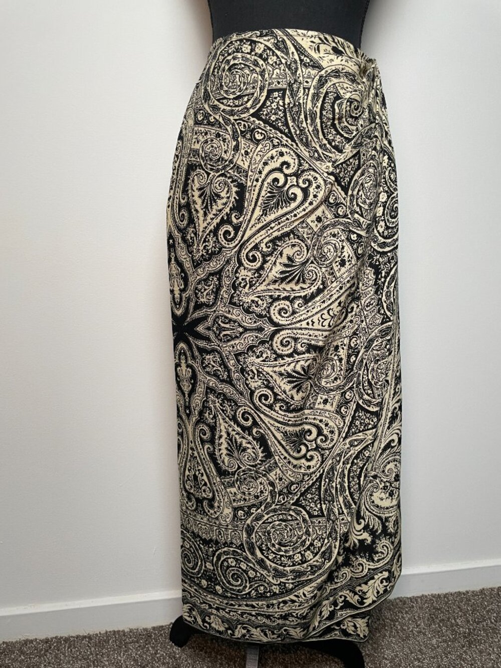 UNGARO Vintage 100% wool paisley maxi skirt, Made in Hong Kong